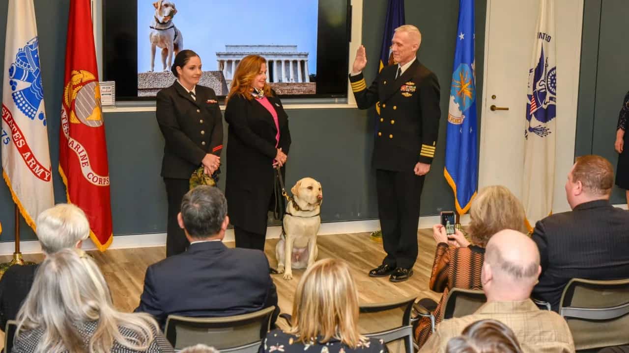 officer dog with politicians