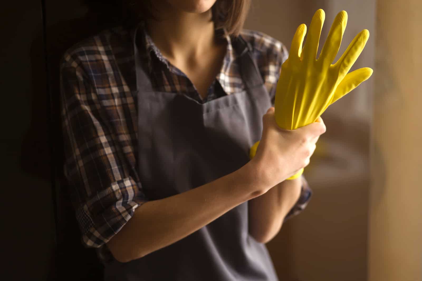 the woman puts gloves on her hands