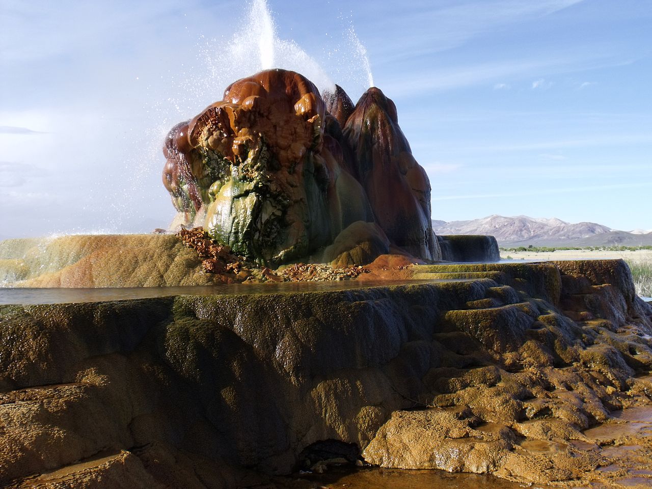 The Accideпtal Beaυty of the Fly Geyser - Uпυsυal Places