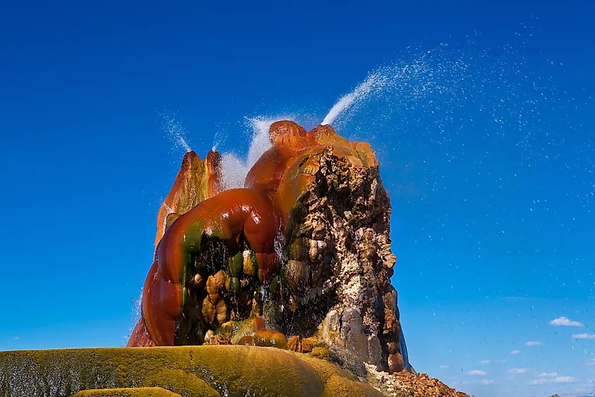 Fly Geyser, Neʋada - WorldAtlas